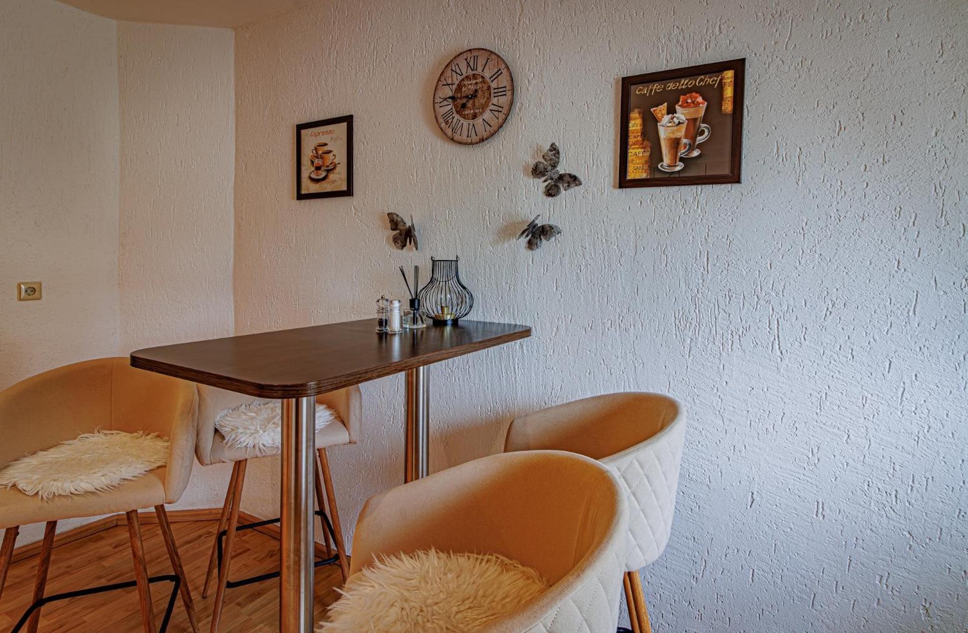 Wohnen Ueber Einem Mediterranen Restaurant,Apartment 2 Oder 3 Лейпциг Екстер'єр фото